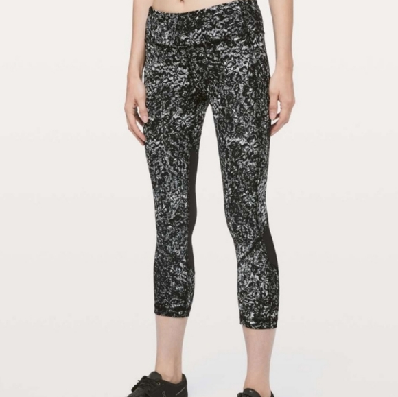 SEE NEW LISTING Lululemon Pace Rival Crop Leggings - Picture 2 of 9